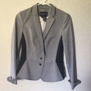 Form fitting plaid blazer